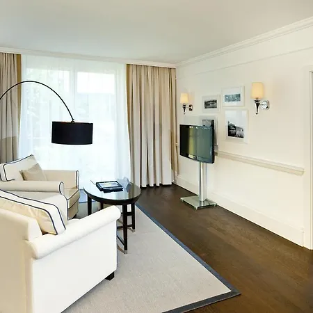 酒店 Lake's - My 4*