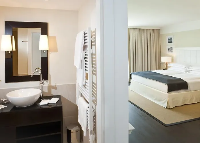 فندق Lake's - My