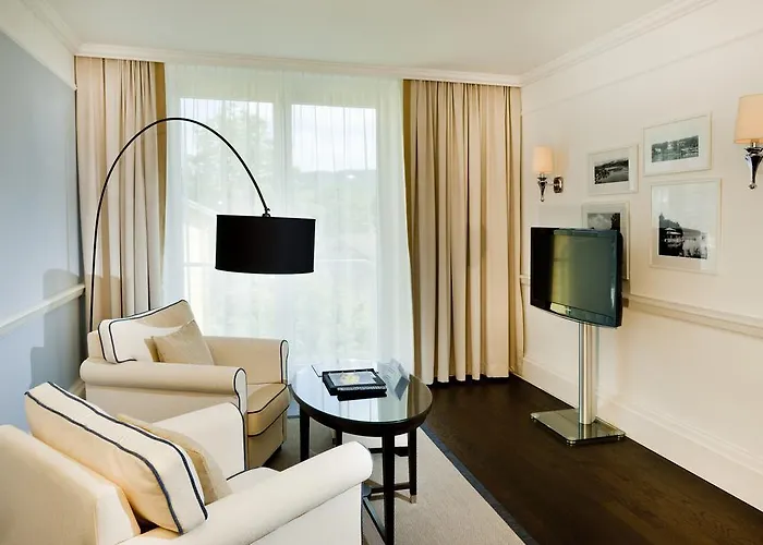 فندق Lake's - My